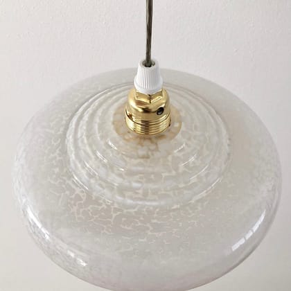 Vintage glazen hanglamp wit spikkel | Vintage Vedette